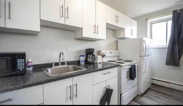 Centrally located 1 bedroom 1 bathroom close to down town and whyte Ave