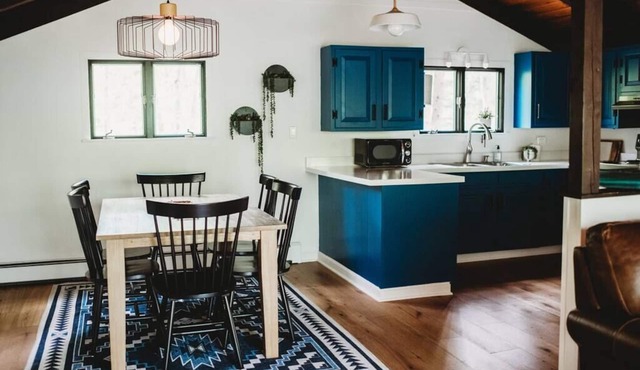★Centrally-located chalet w/deck + Saco nearby★