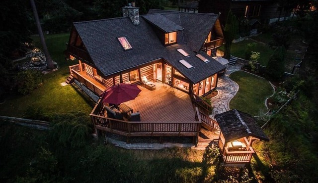 Chalet in "The Woods”