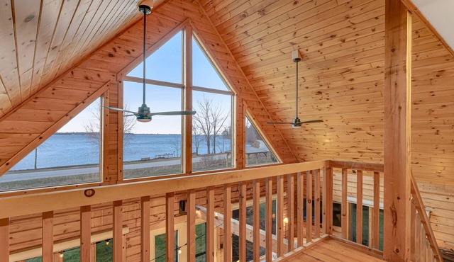 Chalet-style cabin on Lake Champlain with private beach & bikes - dog-friendly