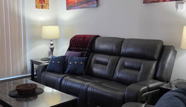 Charming 1-Bedroom Apartment - Great Hotel Alternative!