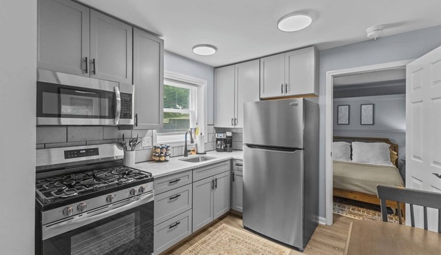 Charming 1BR Close to Downtown!
