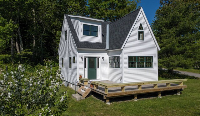 Charming 2-bedroom cottage nestled in the seaside village of Temple Heights