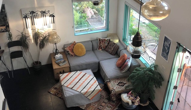 Charming 2-bedroom farmhouse style w/loft—sleeps 7 easily— in Carbondale