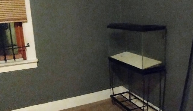 Charming 2-bedroom house with AC, WiFi in awesome Cleveland