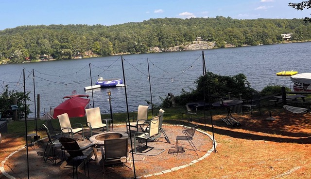 Charming 2-bedroom lake house with direct lake access!