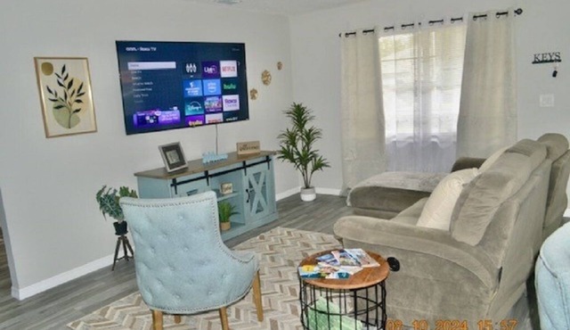 Charming 2-bedroom remodel house in welcoming St. Cloud with WiFi, AC