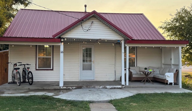 Charming 2-Bedroom Stay in Montezuma – Breakfast Included