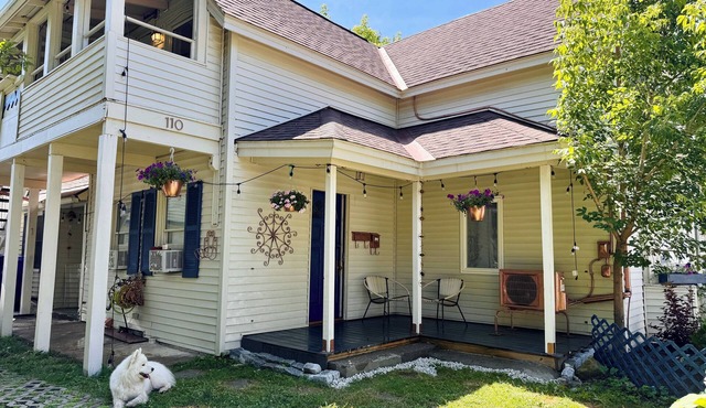 Charming 2 BR Pet Friendly House w Garden in fabulous Burlington's Old North End