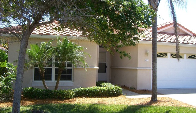 Charming 3-bdrm house w/community pool + clay tennis courts in Melbourne Beach