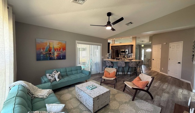 Charming 3-bedroom house with AC, WiFi in welcoming Port St. Lucie