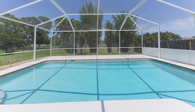 Charming 3-bedroom pool home with fast WiFi, AC in awesome Port St. Lucie.