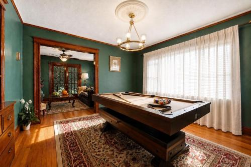 Charming 3BR Boston Stay Garage EV, Pool Table
