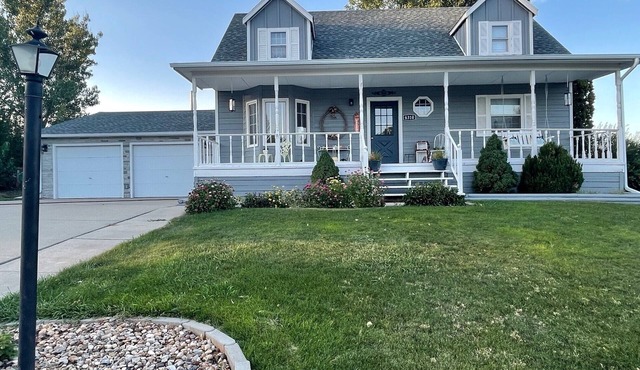 Charming 4-bedroom Cape Cod house 15 min from hospital and 20 min from EAFB