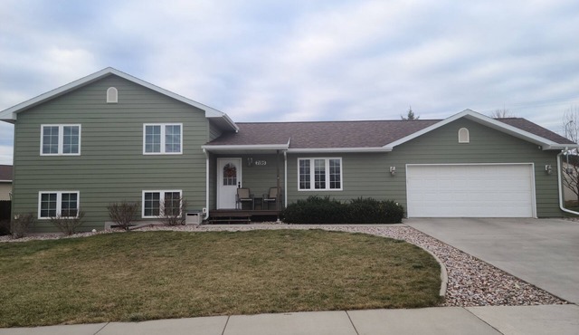 Charming 4-bedroom house in pleasant Summerset only minutes from Sturgis!