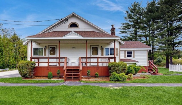 Charming and casual motel in a great location with shared resort amenities