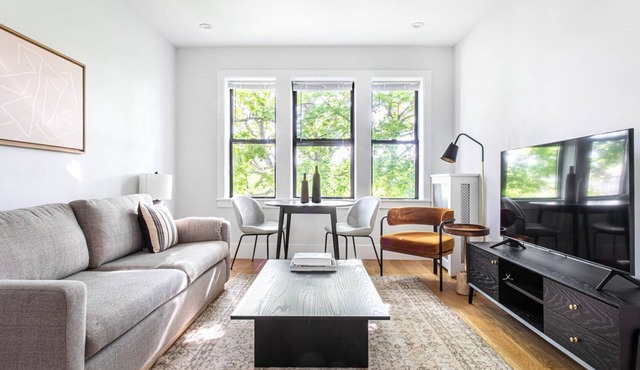 Charming Brighton 2BR w W/D, by Restaurants & Shops by Blueground