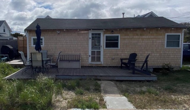Charming Cape Cod Cottage. Pet friendly!