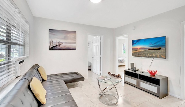 Charming Cottage, walk to Atlantic, pets welcome