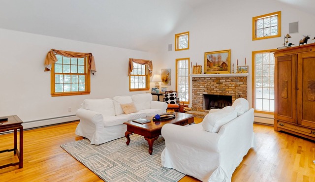 Charming dog-friendly home on 4+ acres with mountain/valley views & firepit