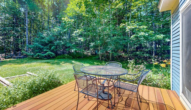 Charming, dog-friendly home with lovely yard & firepit - near Rockport/Camden