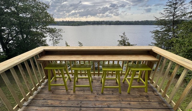 Charming Lakefront Cottage with Bird's Eye Views