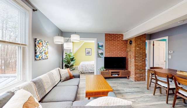 Charming, two-story home with a full kitchen, washer/dryer - near the slopes