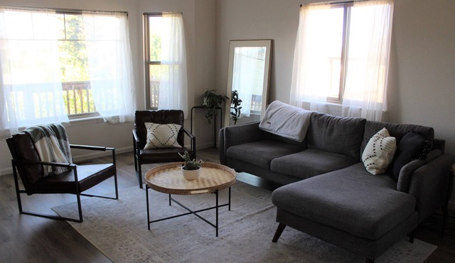 Cheerful 4-bedroom home with an indoor fireplace
