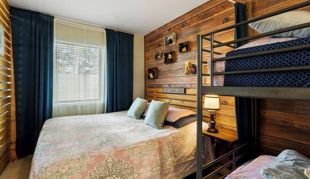 Chic 1BR Studio – Pets Welcome, Garden and BBQ
