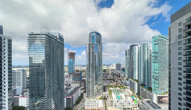 Chic 2-bedroom apartment in vibrant Miami