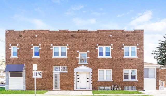 Chic 3 Bedroom close to I-90, Downtown and Lake Erie