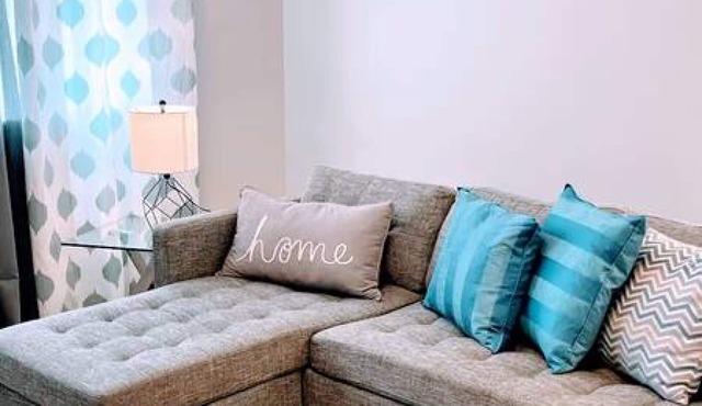 Chic Retreat, Sleeps 8| A/C, Near YYC & DT.