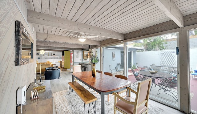 Chill Mid Century Beach Home 5 min Walk to Beach. Fun Salt-Kissed Sanctuary!