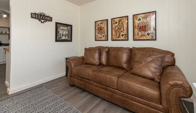 *Cliff View Apts #1*King Bed*Central Location*