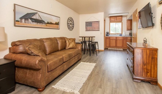 *Cliff View Apts #2*King Bed*Private Balcony*