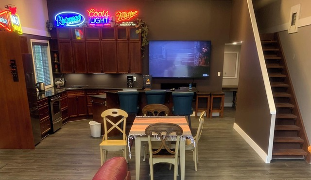 Close to the Calahoo Hall , hockey rink , ball diamonds , store , churches .