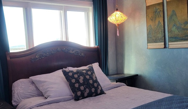 Close To Waterton-Sleeps 10-12 With Themed Rooms (India, France,China, Malaysia)