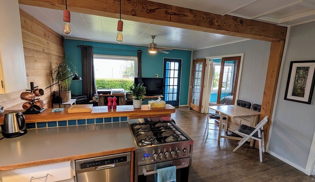 Coastal Ocean View Cottage w/Hot Tub