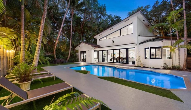 Coconut Grove Villa with heated Pool sleeps 12