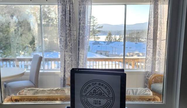Come enjoy our family freindly Newfound Lake condo in beautiful Bristol