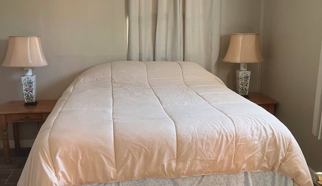 Comfortable 1-bedroom apartment close to Beach with AC- Vero Beach