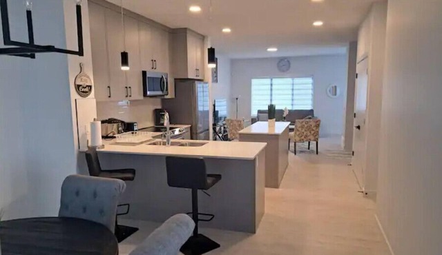 Comfortable 3 BRMs 2.5 BTH Home & garage parking