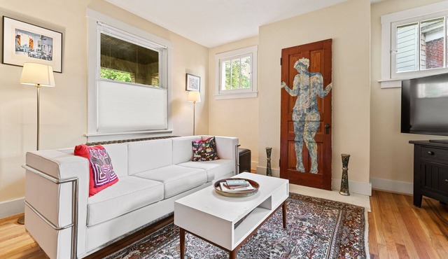 Comfortable home with an artful flair close to PNC, museums and restaurants.