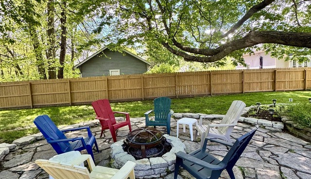 Comfortable & Spacious 2-Bedroom Home Near Riverside Park & Findlay Attractions