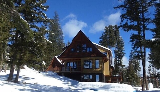 Contemporary Country Home. Incredible Mountain Views. Peaceful Location.