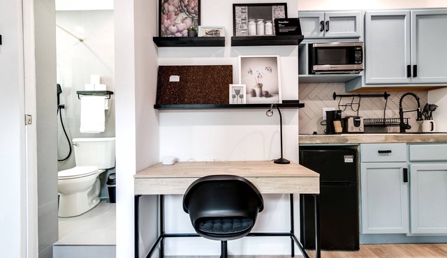 Coral Way Studio in quiet area + Fast Internet