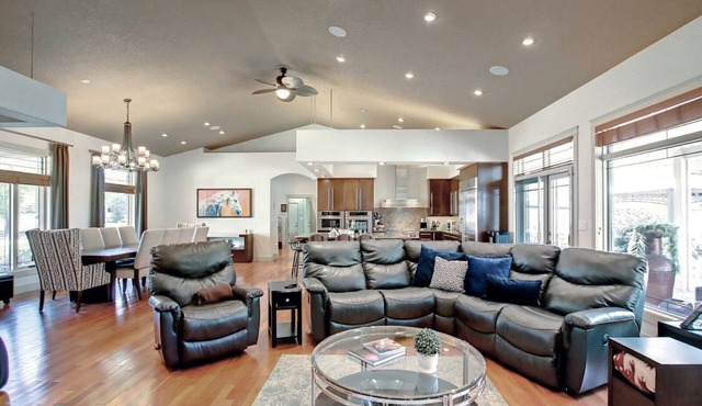 Coulee Estate | Hot Tub Pool Table Sleeps 10