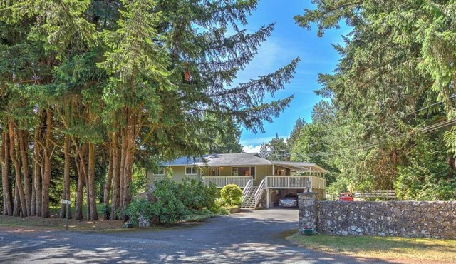 Country Living at it's best! 3 bedroom top-floor suite.