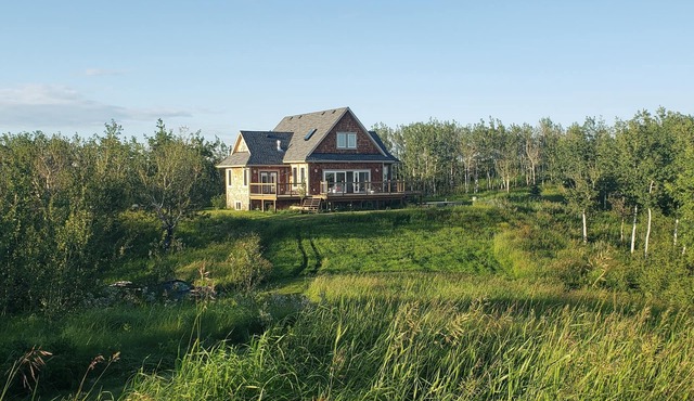 Countryside Hilltop Retreat, Solitude in Any Season