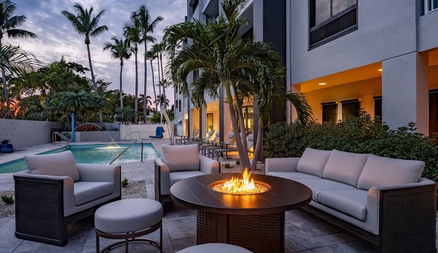 Courtyard by Marriott - Naples